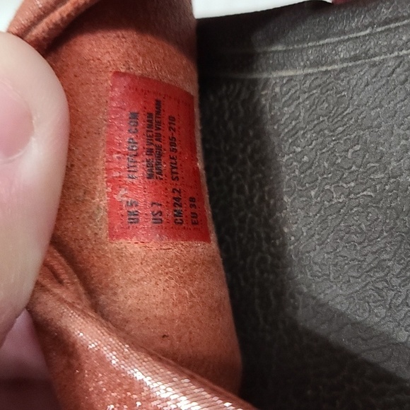 Fit Flops Wobbleboard Womens Flip Flops Sandals Red Shimmery Size 7 GUC READ - Picture 3 of 14